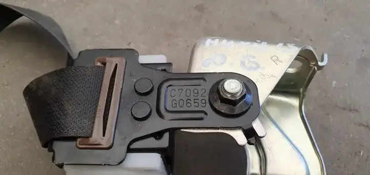 Toyota Auris E180 (2012 - 2018) Задний ремень безопасности — фото 4