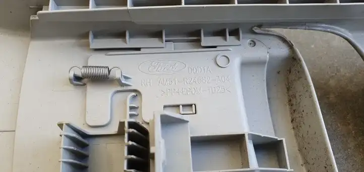 Ford C-MAX II (2010 - 2015) Накладка ремня безопасности — фото 3