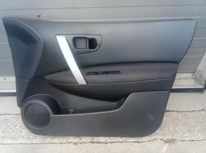 Nissan Qashqai (2006 - 2010) Обшивка передней двери — фото 1