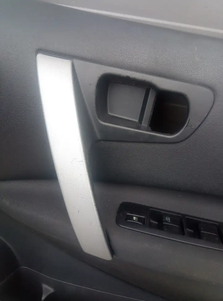 Nissan Qashqai (2006 - 2010) Обшивка передней двери — фото 2