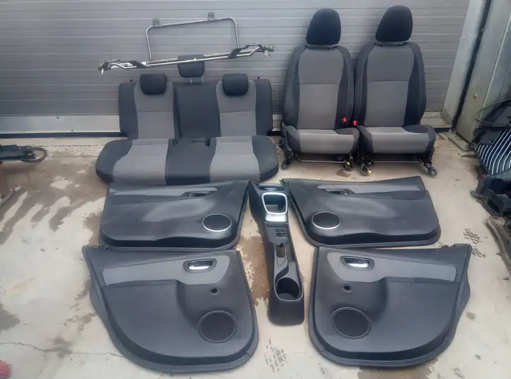 Toyota Yaris (2012 - 2014) Комплект отделки дверей — фото 1