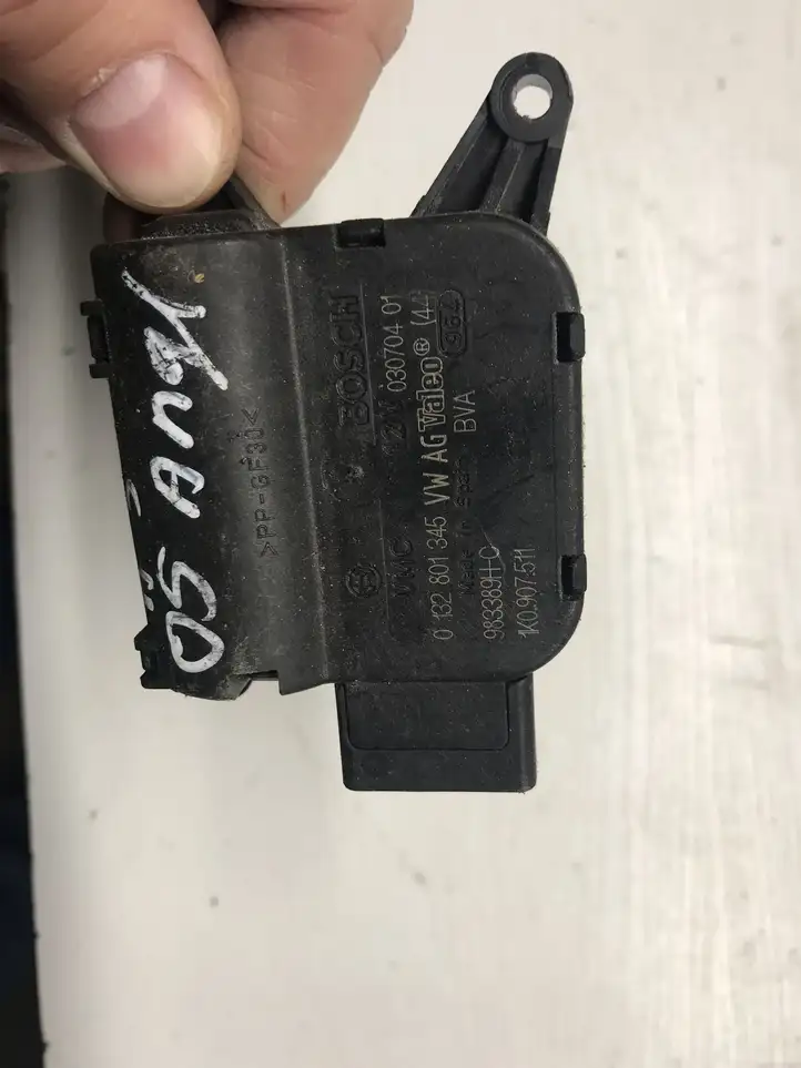 Audi A3/S3 8P (2004 - 2008) 1K0907511 Двигатель задвижки потока воздуха — фото 2