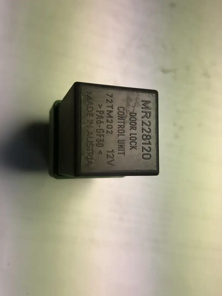 Mitsubishi Carisma (1999 - 2004) MR228120 Другое реле — фото 4