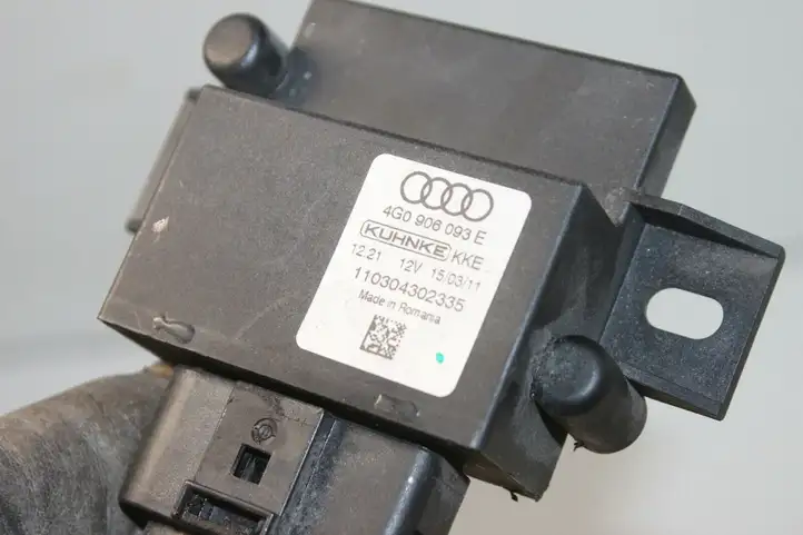 Audi A6 C7 (2011 - 2014) 4G0906093E Блок управления топливным насосом — фото 2
