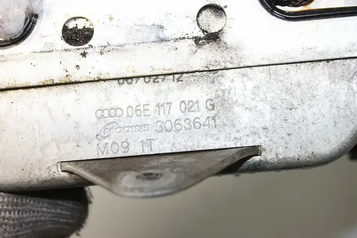 Audi A6 C7 (2011 - 2014) 06E117021G Кронштейн масляного фильтра — фото 3