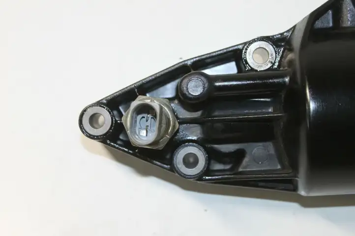 Audi A6 C7 (2011 - 2014) 06E115405 Кронштейн масляного фильтра — фото 2