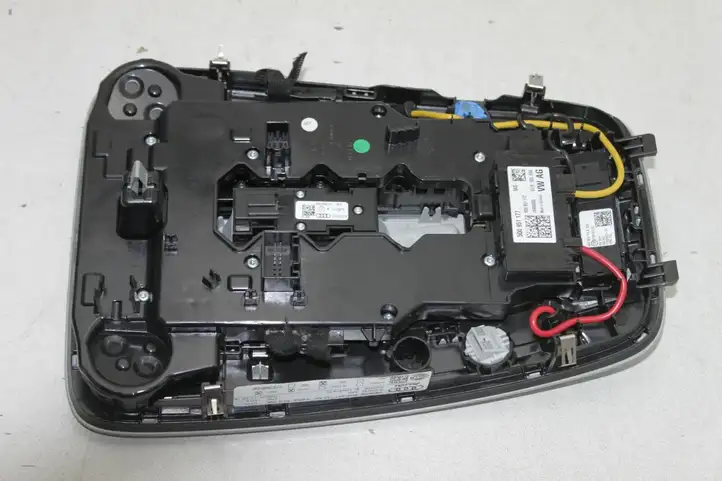 Audi A4 S4 B9 (2015 - 2019) 8W0947135AK Передняя подсветка — фото 3