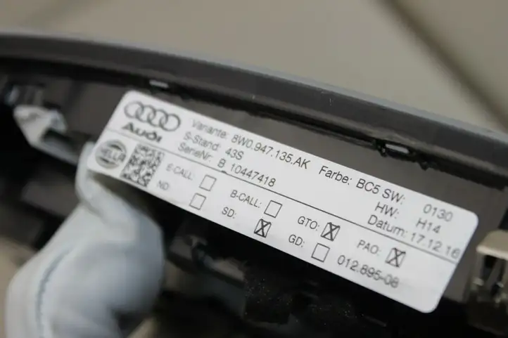 Audi A4 S4 B9 (2015 - 2019) 8W0947135AK Передняя подсветка — фото 4