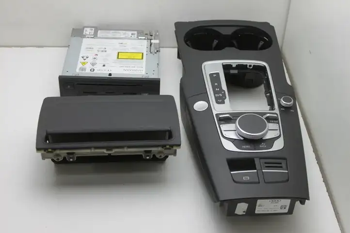 Audi A3/S3 8V (2012 - 2016) 8V0035038 Комплект аудиосистемы — фото 1