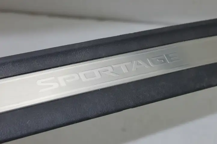 Kia Sportage (2016 - 2018) 85874F1500 Внутренняя отделка переднего порога — фото 3