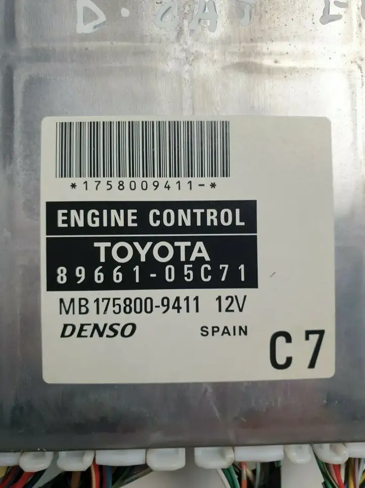 Toyota Avensis T250 (2006 - 2009) 8966105C71 Блок управления двигателем (ЭБУ) — фото 4