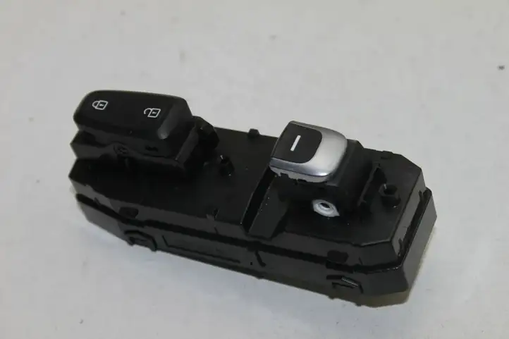 Kia Sportage (2016 - 2018) 93575F1500 Кнопка стеклоподъемников — фото 2