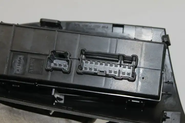 Nissan Juke I F15 (2010 - 2018) 254011KA0B Блок кнопок стеклоподъемников — фото 5