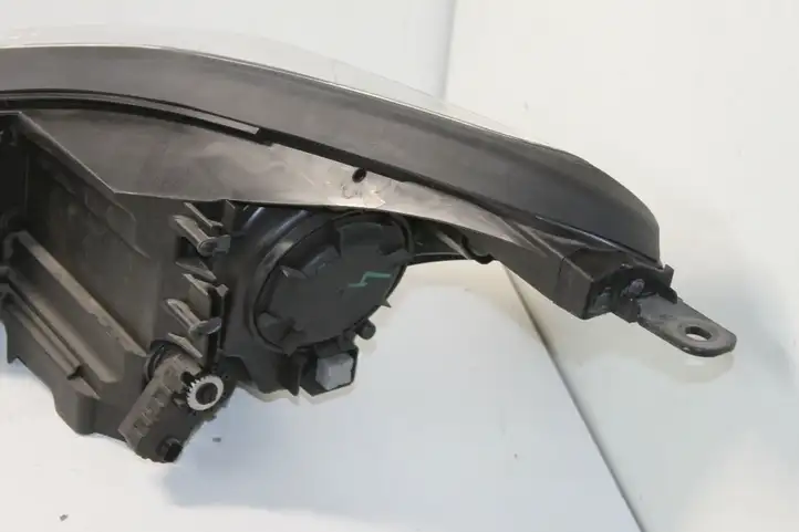 Kia Sportage (2014 - 2016) Передняя фара — фото 4