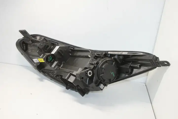 Kia Sportage (2014 - 2016) Передняя фара — фото 6