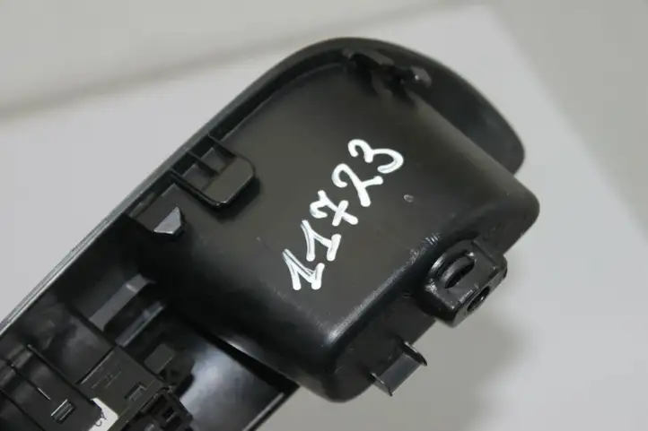 Nissan Juke I F15 (2010 - 2018) 829611KA2A Блок кнопок стеклоподъемников — фото 6