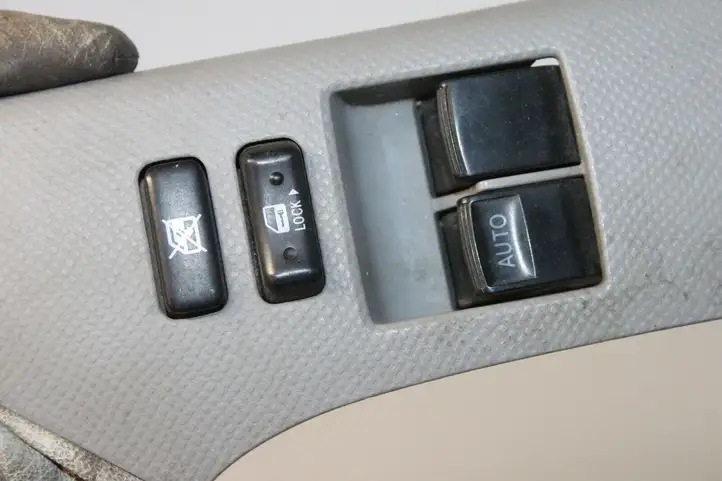 Toyota Yaris (2005 - 2009) 742320D110 Блок кнопок стеклоподъемников — фото 3