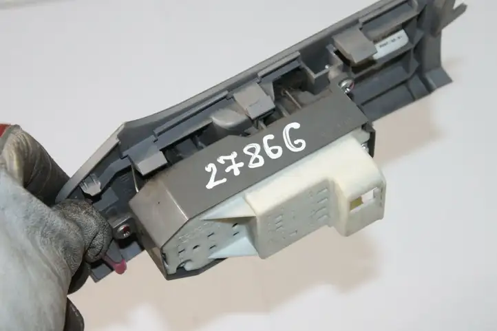 Toyota Yaris (2005 - 2009) 742320D110 Блок кнопок стеклоподъемников — фото 7