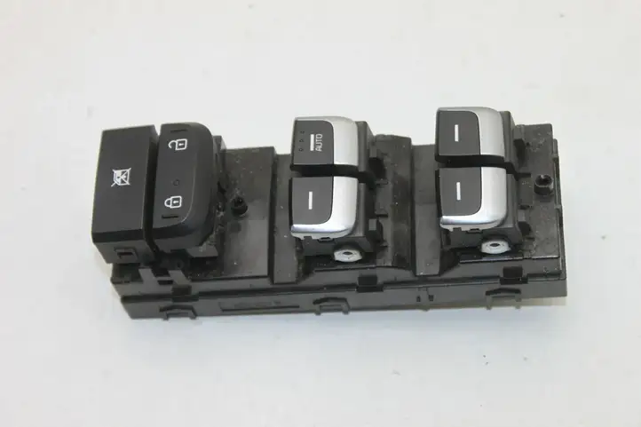 Kia Sportage (2016 - 2018) 93570F1520 Кнопка стеклоподъемников — фото 1