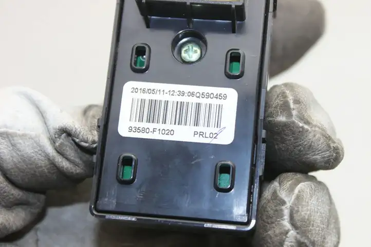 Kia Sportage (2016 - 2018) 93580F1020 Кнопка стеклоподъемников — фото 4