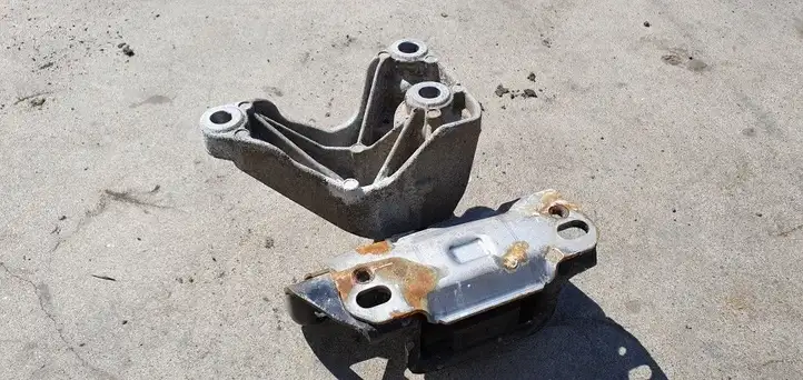 Ford Fiesta (2013 - 2017) Опора двигателя — фото 4