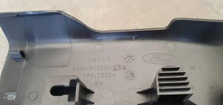 Ford Fiesta (2013 - 2017) Внутренняя отделка заднего порога — фото 3