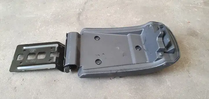 Ford Fiesta (2013 - 2017) Прочие детали салона — фото 2