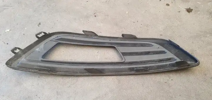 Ford Focus (2011 - 2015) Нижняя решетка переднего бампера — фото 3