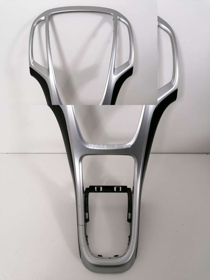 Opel Astra (2009 - 2012)  13349237 Декоративная отделка
