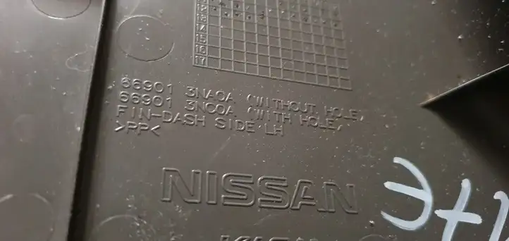 Nissan Leaf I (ZE0) (2010 - 2017) Внутренняя отделка переднего порога — фото 3