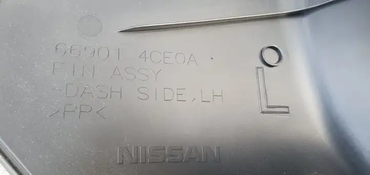 Nissan X-Trail T32 (2014 - 2021) Внутренняя отделка переднего порога — фото 2