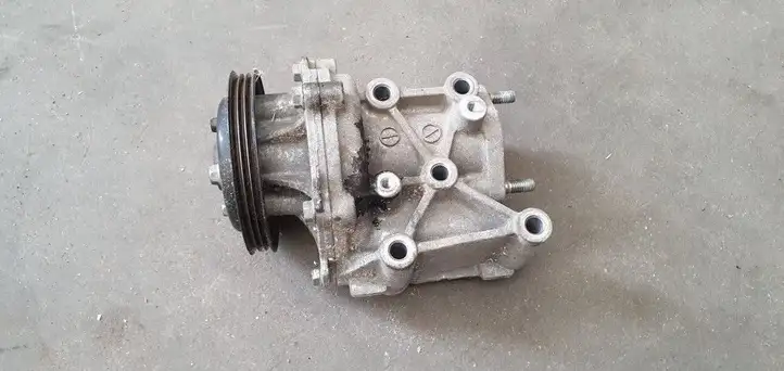 Mitsubishi Outlander (2012 - 2014) насос охлаждения — фото 1