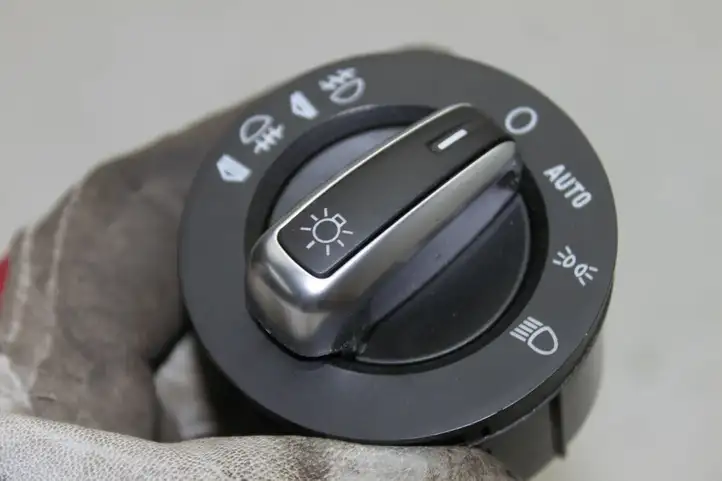 Audi A6 S6 C6 4F (2004 - 2008) Включатель фонарей — фото 2