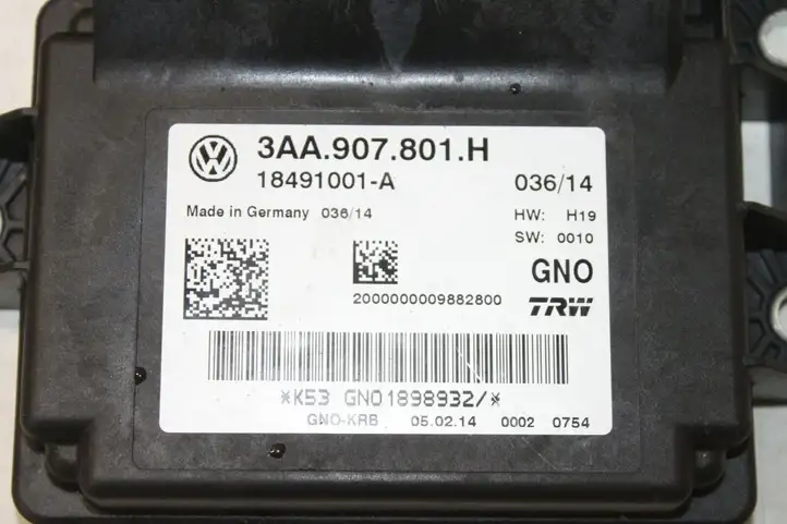 Volkswagen PASSAT B7 (2011 - 2014) 3AA907801H Блок управления стояночным тормозом — фото 2