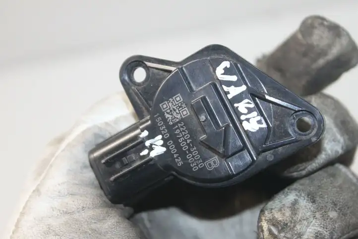 Toyota Yaris (2014 - 2019) 2220430030 Датчик массового расхода воздуха — фото 3