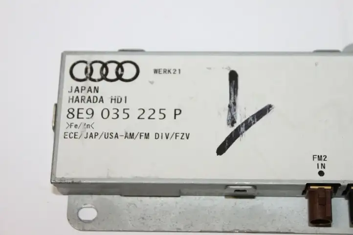 Audi A4 S4 B7 8E 8H (2004 - 2009) 8E9035225P Усилитель антенны — фото 2