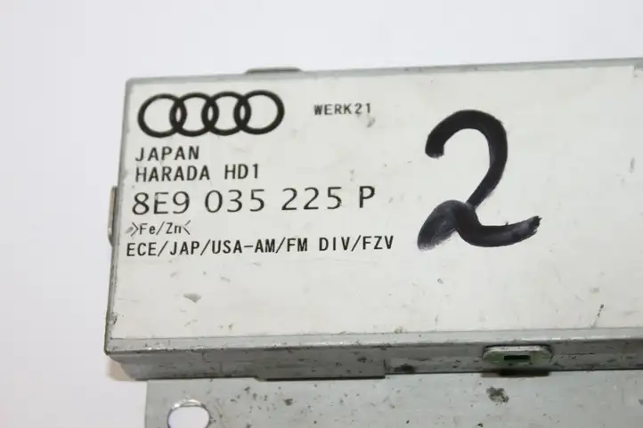 Audi A4 S4 B7 8E 8H (2004 - 2009) 8E9035225P Усилитель антенны — фото 3