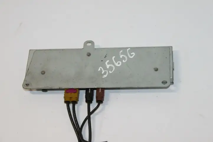 Audi A4 S4 B7 8E 8H (2004 - 2009) 8E9035225P Усилитель антенны — фото 5