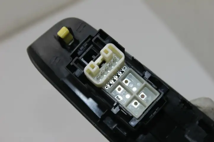 Toyota Yaris (2014 - 2019) 742720D400 Блок кнопок стеклоподъемников — фото 5