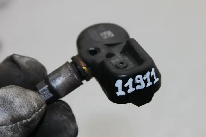 Toyota Yaris (2014 - 2019) 10R035437 Датчик давления шин — фото 4