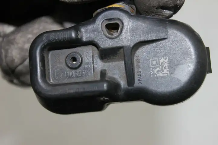 Toyota Yaris (2014 - 2019) 10R035437 Датчик давления шин — фото 2