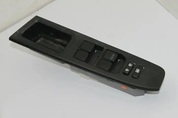 Toyota Yaris (2014 - 2019) 742320D720 Блок кнопок стеклоподъемников — фото 2