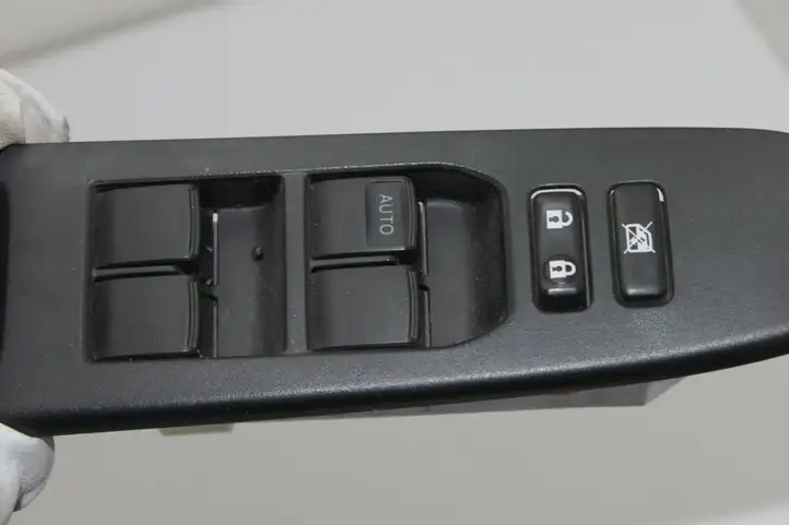 Toyota Yaris (2014 - 2019) 742320D720 Блок кнопок стеклоподъемников — фото 3