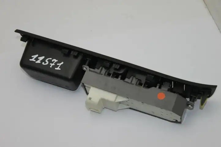Toyota Yaris (2014 - 2019) 742320D720 Блок кнопок стеклоподъемников — фото 6