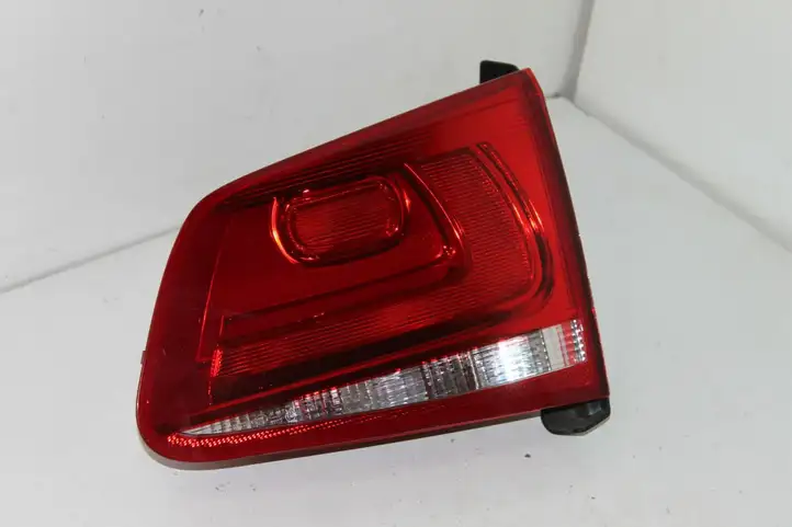 Volkswagen Touareg II (2010 - 2018) 7P6945094A Задний фонарь в крышке багажника — фото 1
