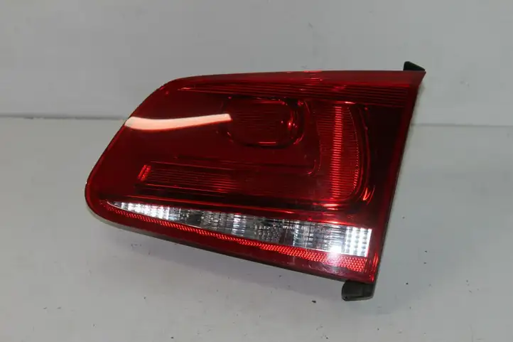 Volkswagen Touareg II (2010 - 2018) 7P6945094A Задний фонарь в крышке багажника — фото 2