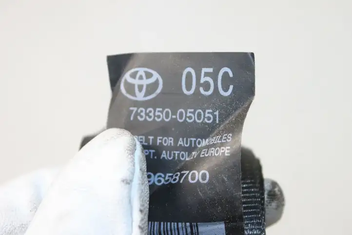 Toyota Avensis T270 (2012 - 2015) 7335005051 Задний средний замок ремня — фото 3