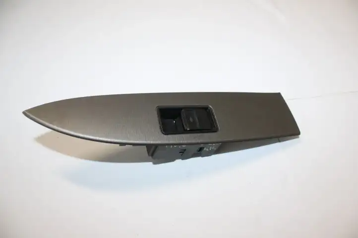 Toyota Avensis T270 (2009 - 2012) 7427105050 Блок кнопок стеклоподъемников — фото 1