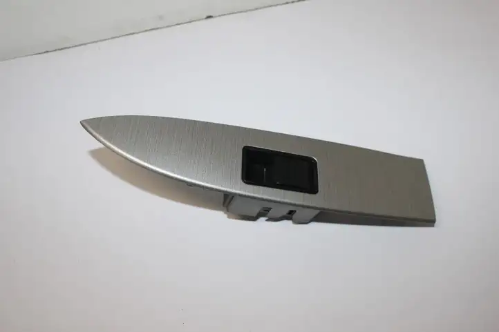 Toyota Avensis T270 (2009 - 2012) 8481005070 Блок кнопок стеклоподъемников — фото 2