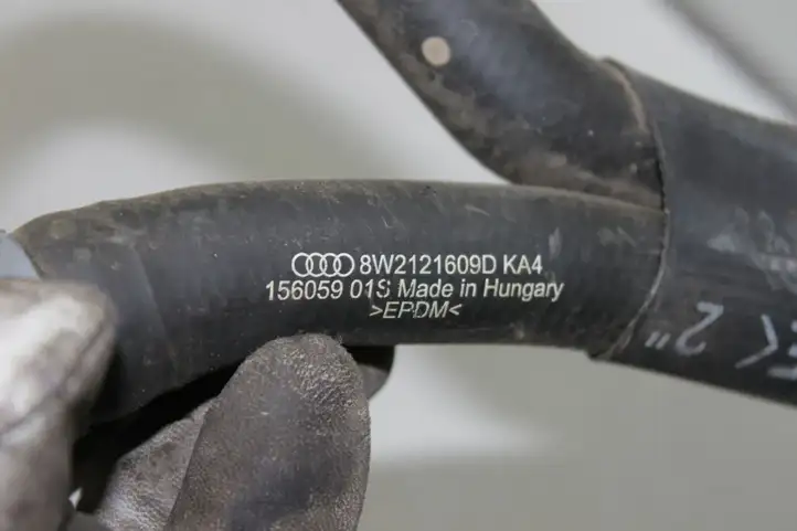 Audi A4 S4 B9 (2015 - 2019) 8W2121609D Шланги системы охлаждения — фото 3